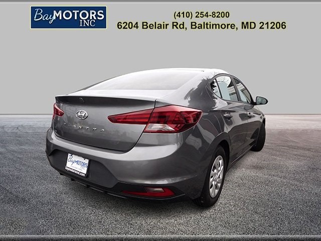 Hyundai Elantra Vehicle Full-screen Gallery Image 5