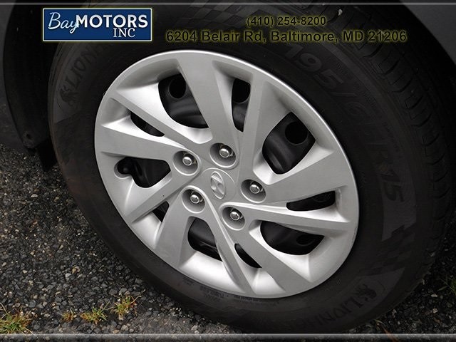 Hyundai Elantra Vehicle Full-screen Gallery Image 7