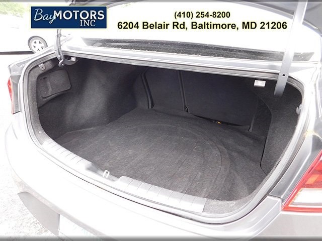 Hyundai Elantra Vehicle Full-screen Gallery Image 8