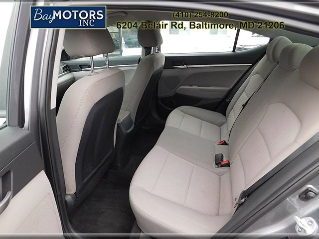 Hyundai Elantra Vehicle Full-screen Gallery Image 10