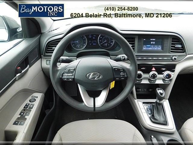 Hyundai Elantra Vehicle Full-screen Gallery Image 11