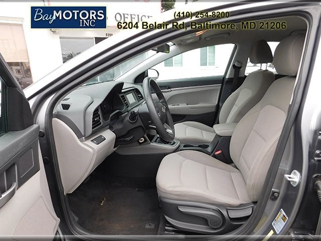 Hyundai Elantra Vehicle Full-screen Gallery Image 13