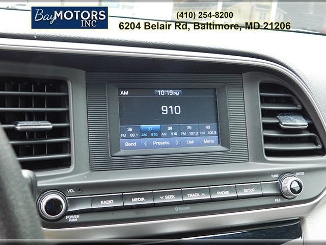 Hyundai Elantra Vehicle Full-screen Gallery Image 15