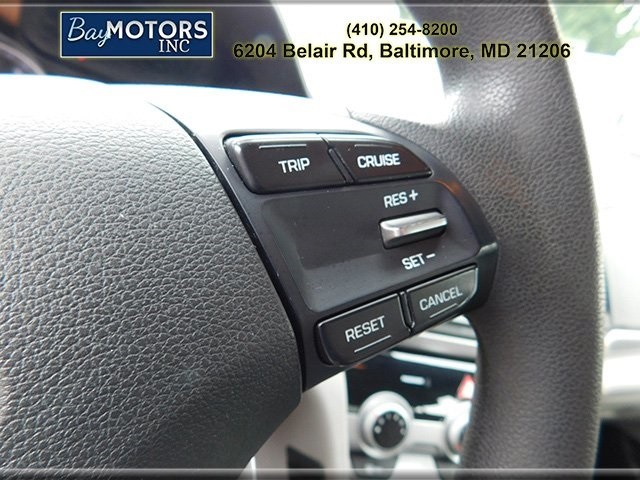 Hyundai Elantra Vehicle Full-screen Gallery Image 19