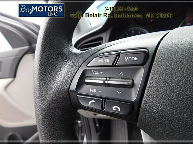 Hyundai Elantra Vehicle Full-screen Gallery Image 20