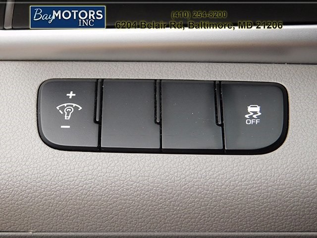 Hyundai Elantra Vehicle Full-screen Gallery Image 22