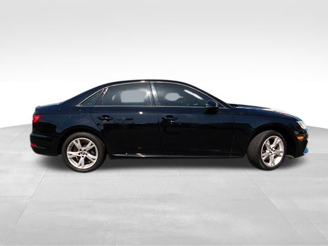 Audi A4 Vehicle Full-screen Gallery Image 4