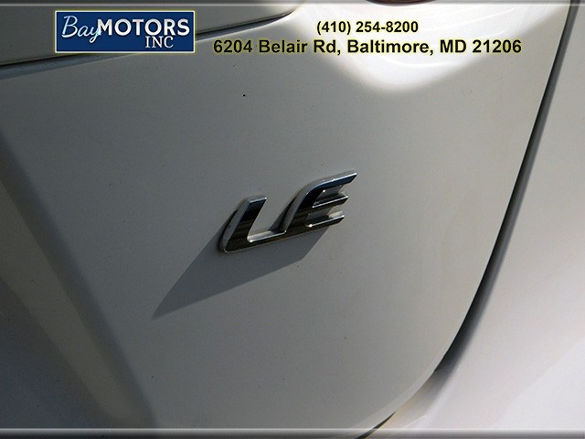 Toyota Corolla Vehicle Full-screen Gallery Image 6