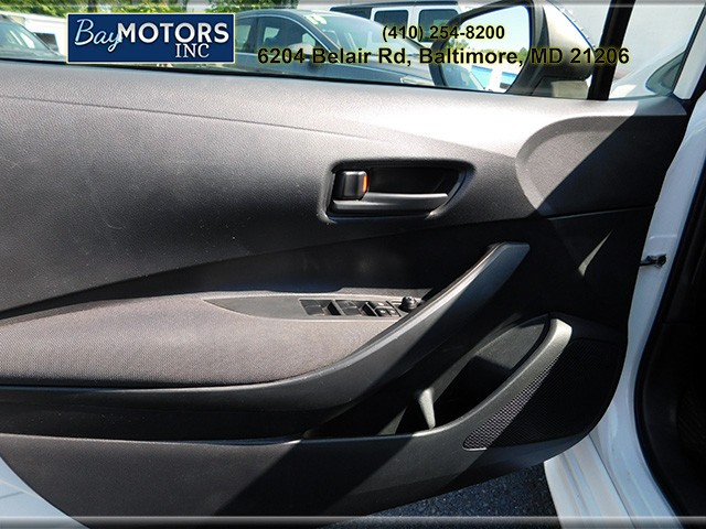 Toyota Corolla Vehicle Full-screen Gallery Image 11