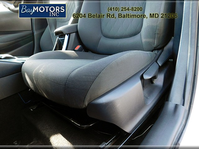 Toyota Corolla Vehicle Full-screen Gallery Image 12