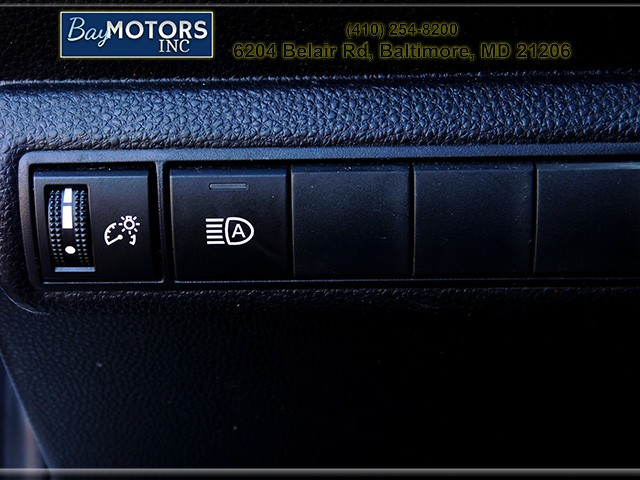 Toyota Corolla Vehicle Full-screen Gallery Image 19