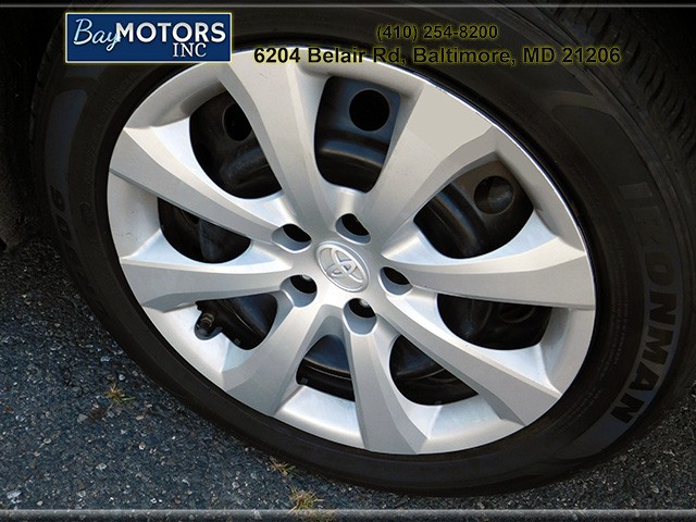 Toyota Corolla Vehicle Full-screen Gallery Image 5