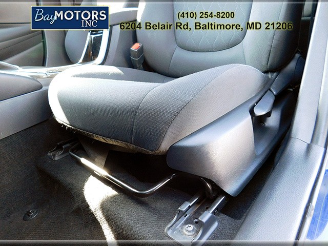 Toyota Corolla Vehicle Full-screen Gallery Image 12