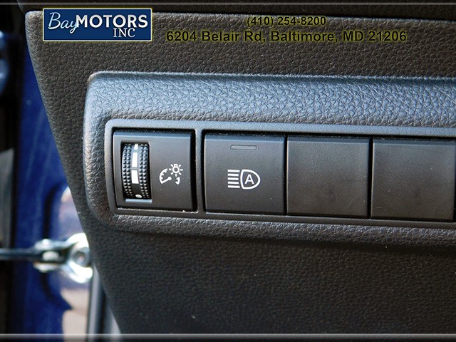 Toyota Corolla Vehicle Full-screen Gallery Image 19