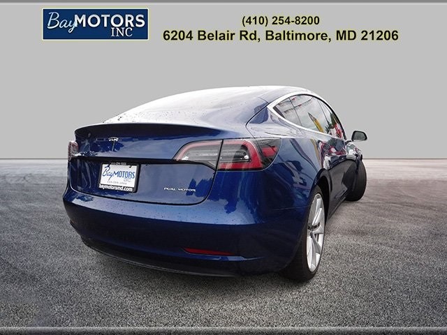 Tesla Model 3 Vehicle Full-screen Gallery Image 5