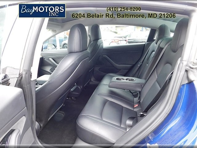 Tesla Model 3 Vehicle Full-screen Gallery Image 8