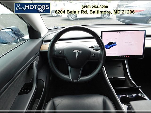 Tesla Model 3 Vehicle Full-screen Gallery Image 10