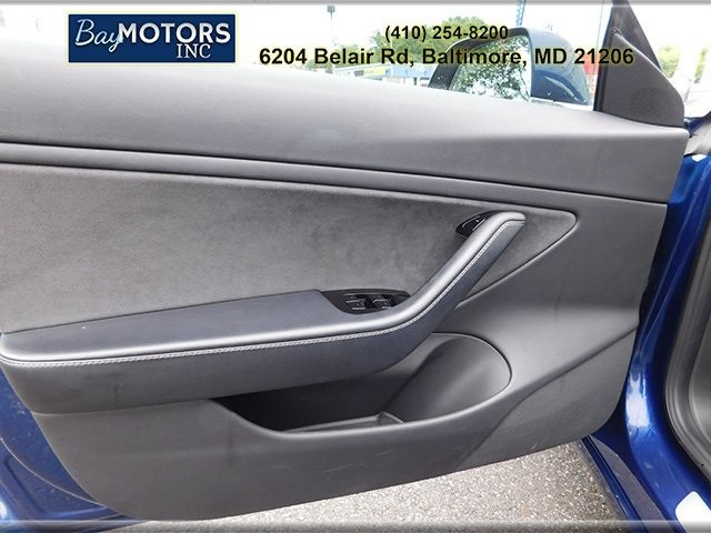 Tesla Model 3 Vehicle Full-screen Gallery Image 11