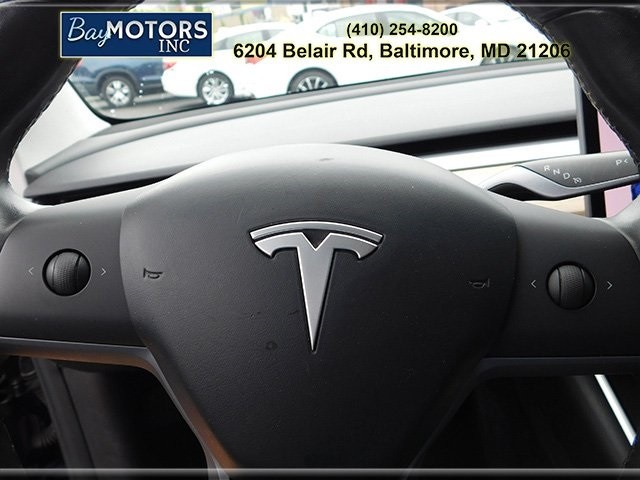 Tesla Model 3 Vehicle Full-screen Gallery Image 20