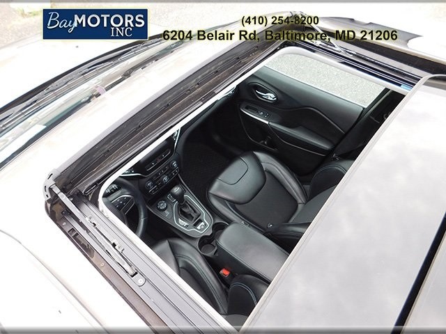 Jeep Cherokee Vehicle Full-screen Gallery Image 10