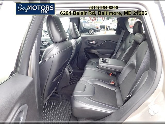 Jeep Cherokee Vehicle Full-screen Gallery Image 12