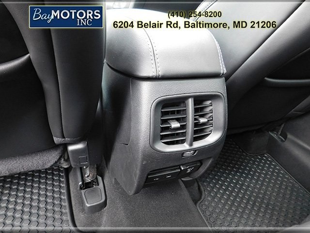 Jeep Cherokee Vehicle Full-screen Gallery Image 13