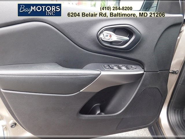 Jeep Cherokee Vehicle Full-screen Gallery Image 15