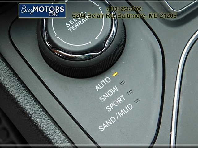 Jeep Cherokee Vehicle Full-screen Gallery Image 24