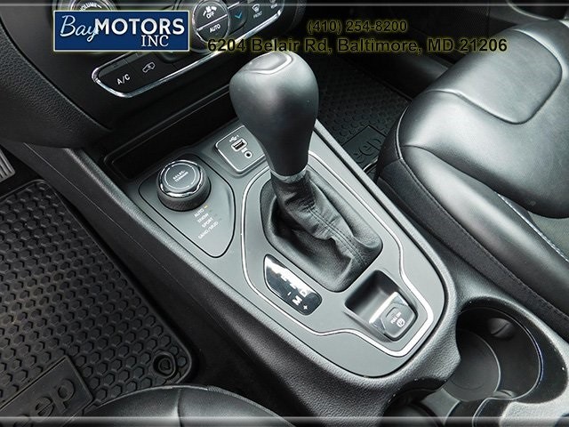 Jeep Cherokee Vehicle Full-screen Gallery Image 25
