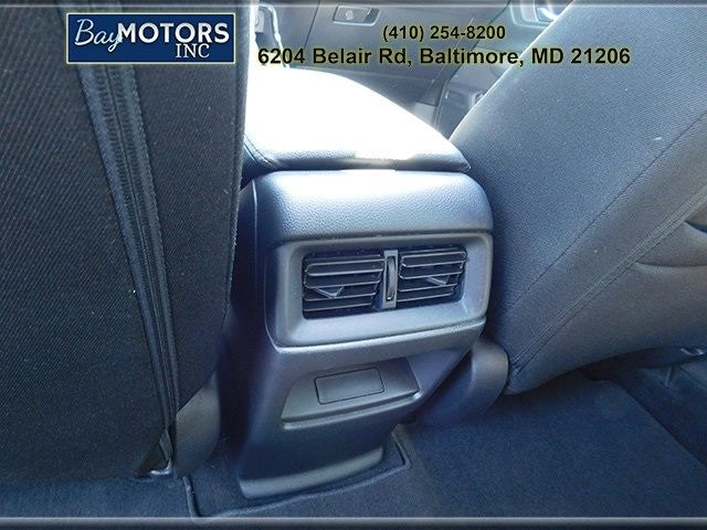 Honda CR-V Vehicle Full-screen Gallery Image 11