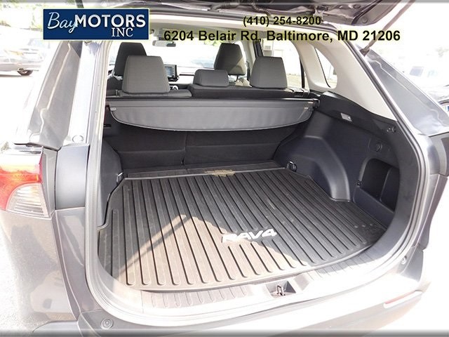 Toyota RAV4 Vehicle Full-screen Gallery Image 7