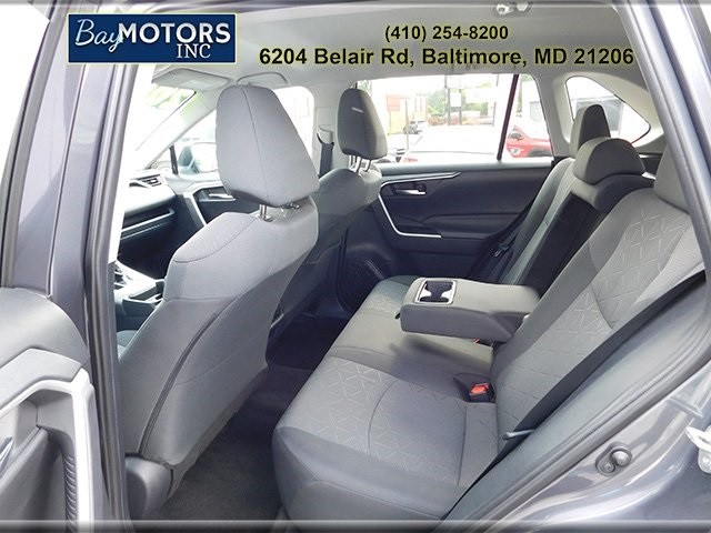 Toyota RAV4 Vehicle Full-screen Gallery Image 10