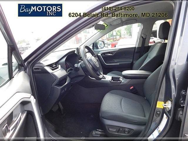 Toyota RAV4 Vehicle Full-screen Gallery Image 14
