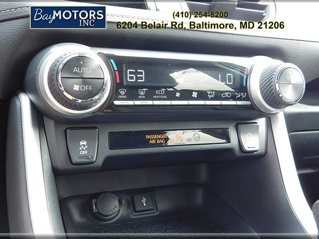 Toyota RAV4 Vehicle Full-screen Gallery Image 19