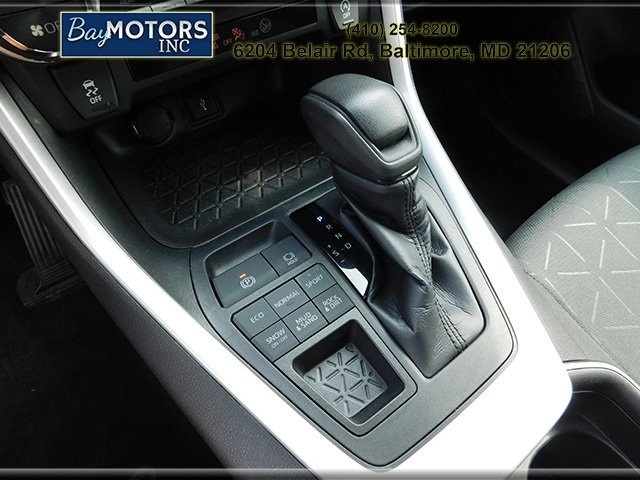 Toyota RAV4 Vehicle Full-screen Gallery Image 20