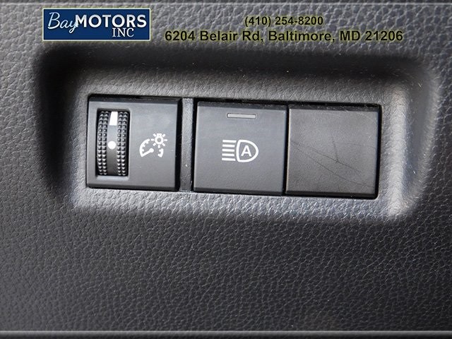 Toyota RAV4 Vehicle Full-screen Gallery Image 25