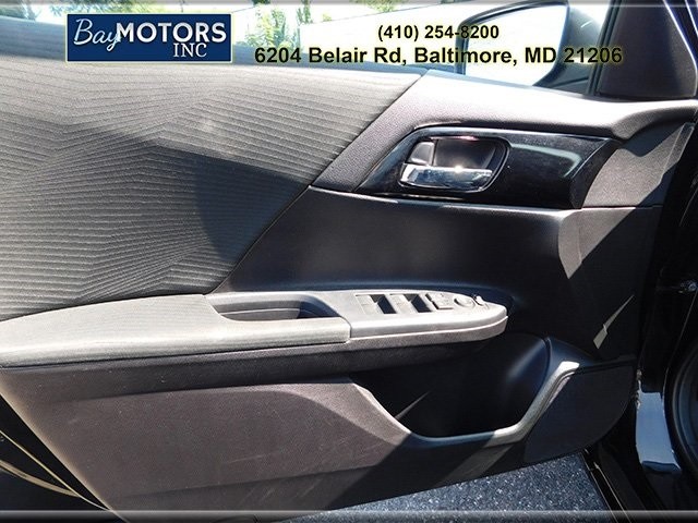 Honda Accord Vehicle Full-screen Gallery Image 10