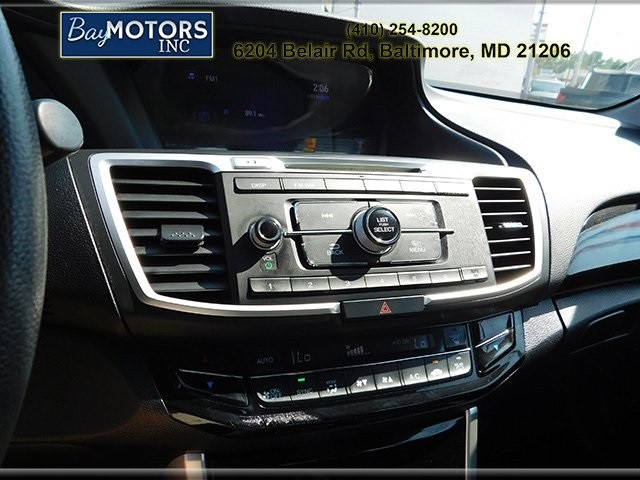 Honda Accord Vehicle Full-screen Gallery Image 13