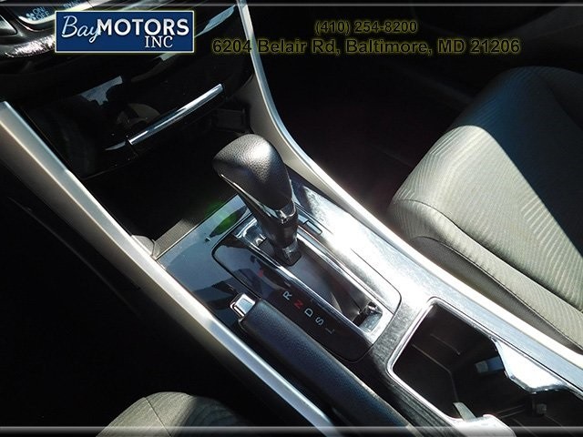 Honda Accord Vehicle Full-screen Gallery Image 16