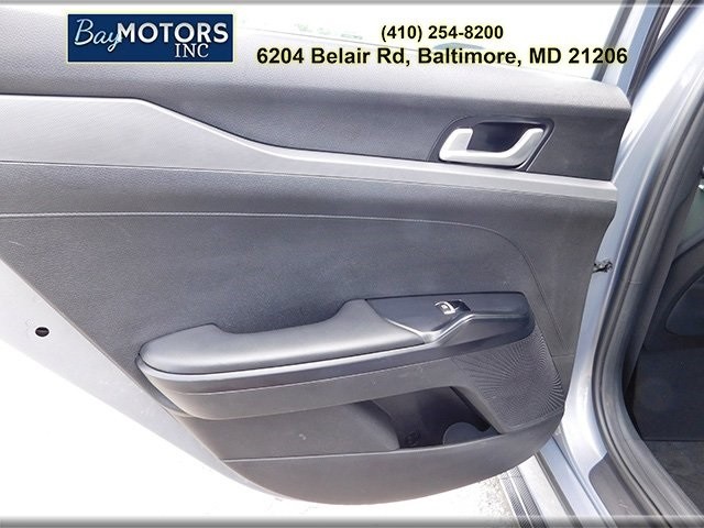 Kia K5 Vehicle Full-screen Gallery Image 9