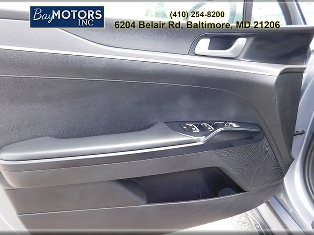 Kia K5 Vehicle Full-screen Gallery Image 12