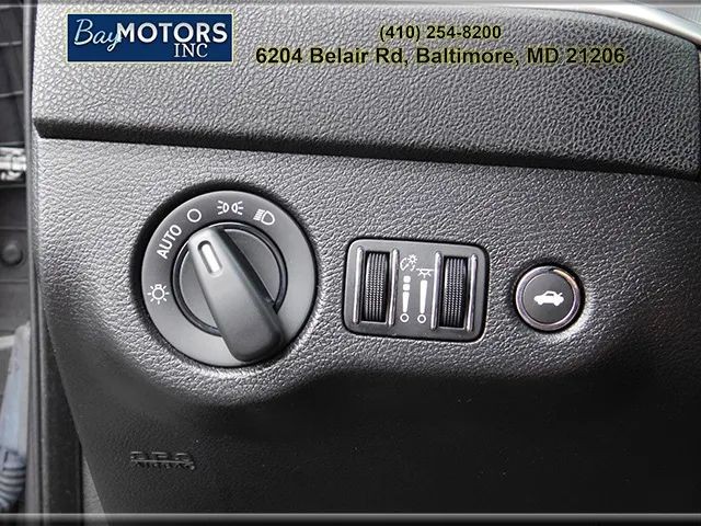 Dodge Charger Vehicle Full-screen Gallery Image 23