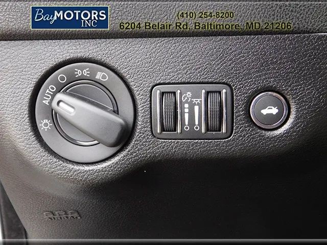 Dodge Charger Vehicle Full-screen Gallery Image 18