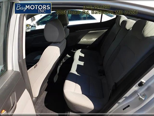 Hyundai Elantra Vehicle Full-screen Gallery Image 8