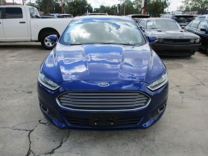 Ford Fusion Vehicle Image 02