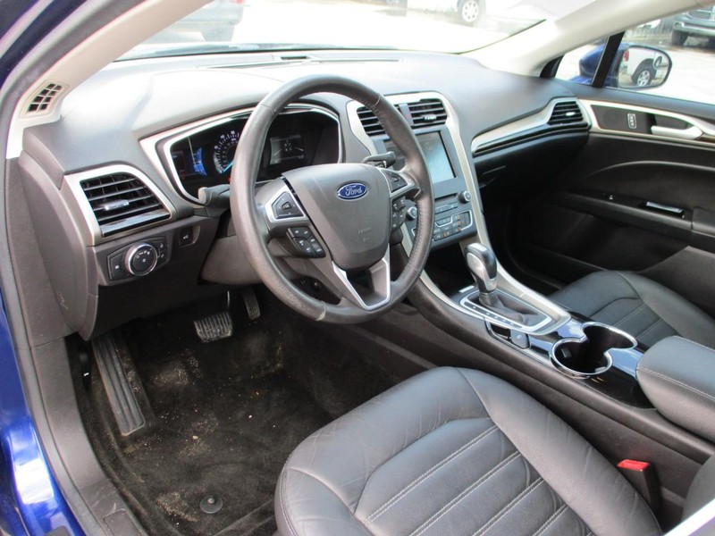 Ford Fusion Vehicle Image 09