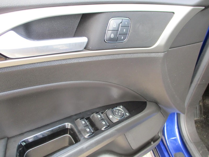 Ford Fusion Vehicle Image 12