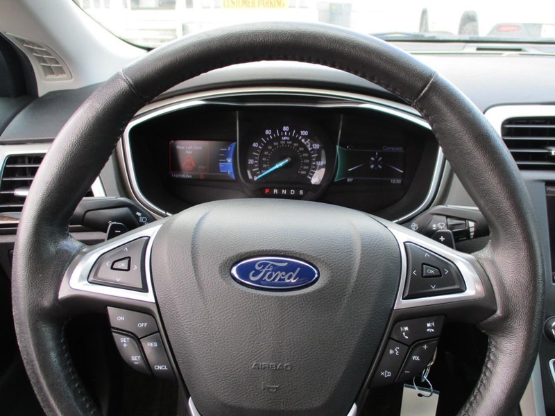 Ford Fusion Vehicle Image 17