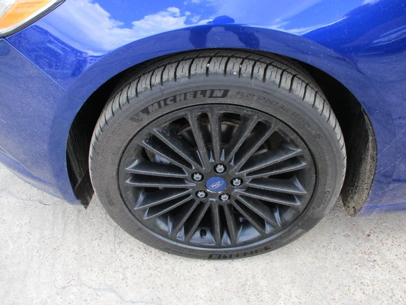 Ford Fusion Vehicle Image 21