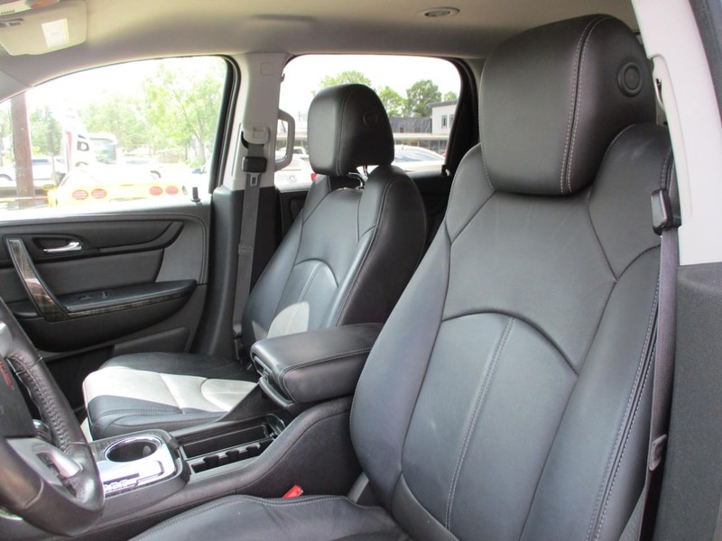 GMC Acadia Vehicle Image 11